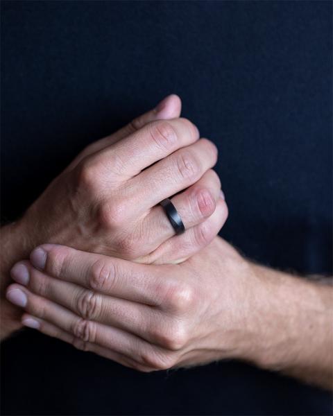 6 mm gedrehter, vollständig schwarzer Titanring - Verso Black